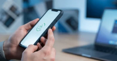 Schema che illustra passkey come funzionano 2026: chiave privata sul telefono e accesso con impronta digitale